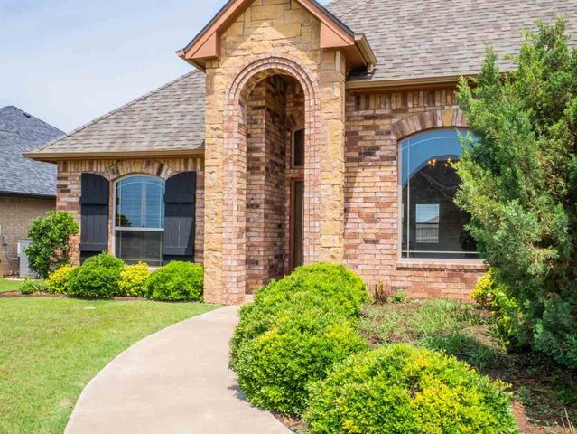 2604 SW 69th St, Lawton, OK 73505