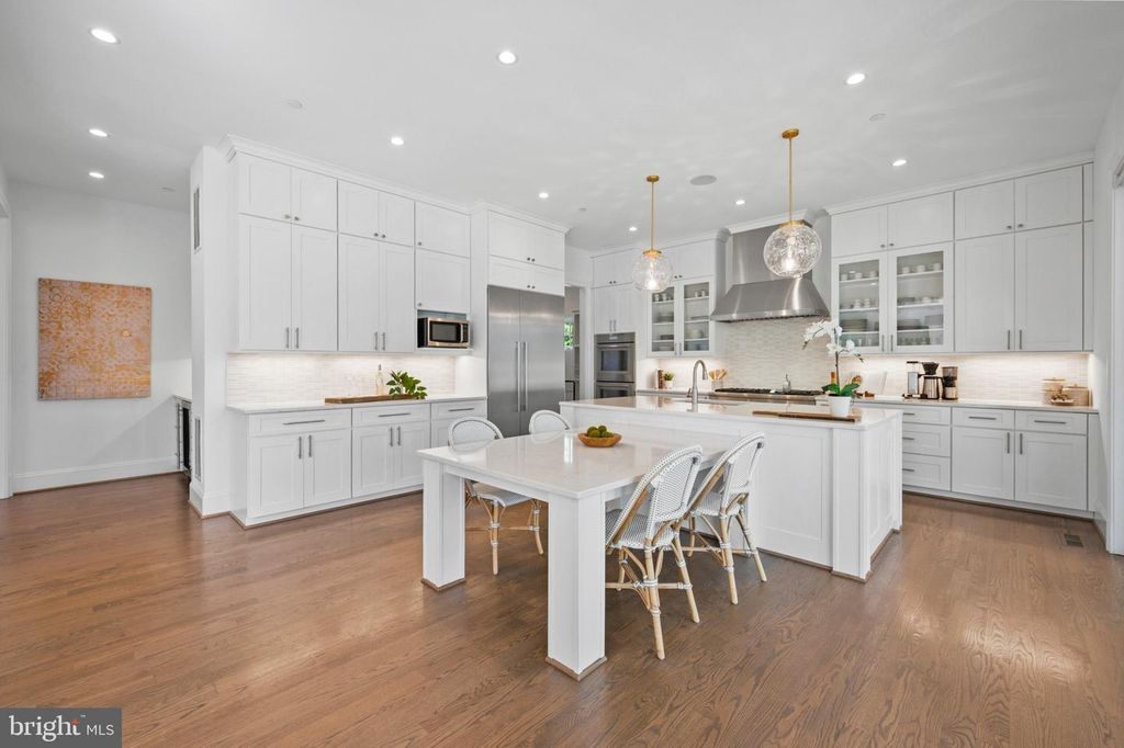 Image 15 of property listing at 7607 HEMLOCK ST, Bethesda, MD 20817