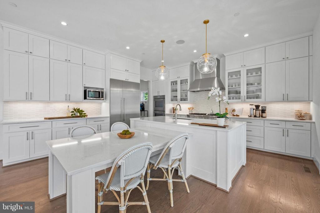 Image 16 of property listing at 7607 HEMLOCK ST, Bethesda, MD 20817