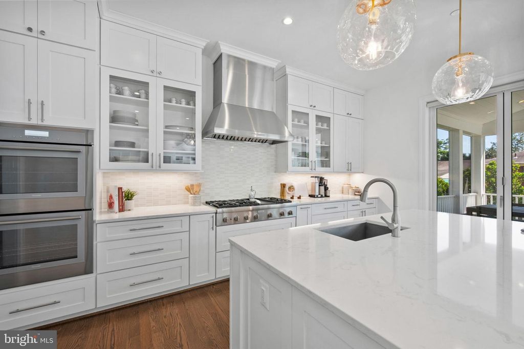 Image 18 of property listing at 7607 HEMLOCK ST, Bethesda, MD 20817
