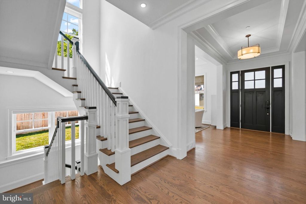 Image 3 of property listing at 7607 HEMLOCK ST, Bethesda, MD 20817