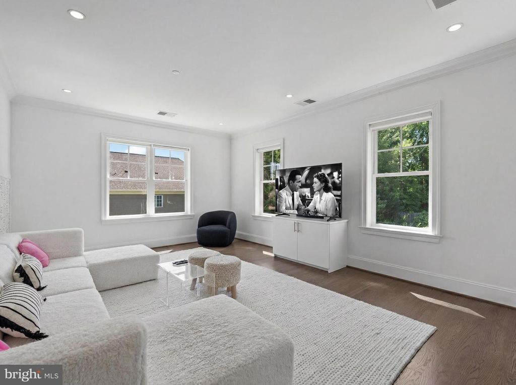 Image 31 of property listing at 7607 HEMLOCK ST, Bethesda, MD 20817