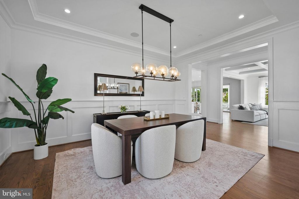 Image 5 of property listing at 7607 HEMLOCK ST, Bethesda, MD 20817