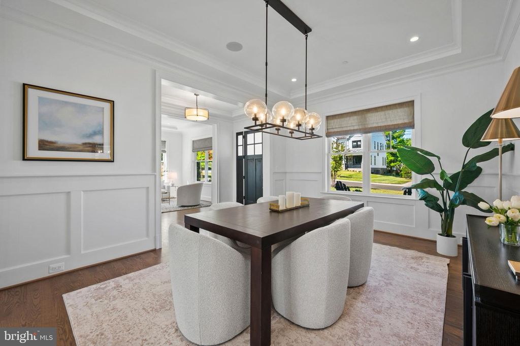 Image 6 of property listing at 7607 HEMLOCK ST, Bethesda, MD 20817