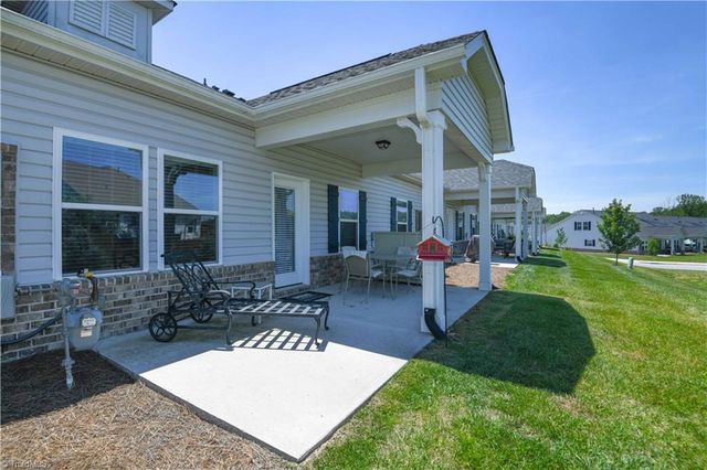 1629 Coopers Hawk Drive, Kernersville, NC 27284