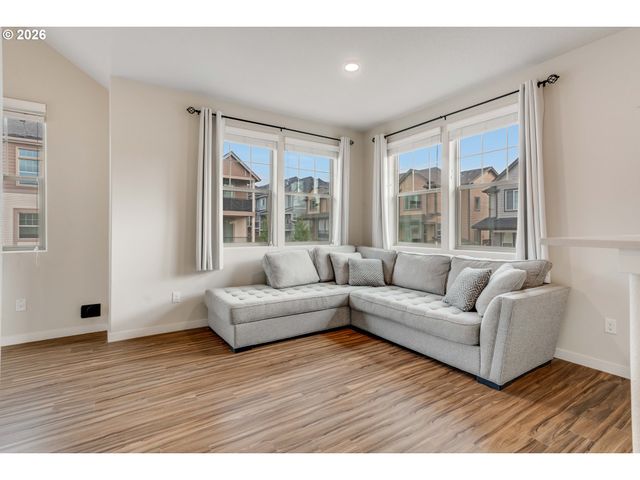 17124 Sw APPLEDALE Rd 401, Beaverton, OR 97007