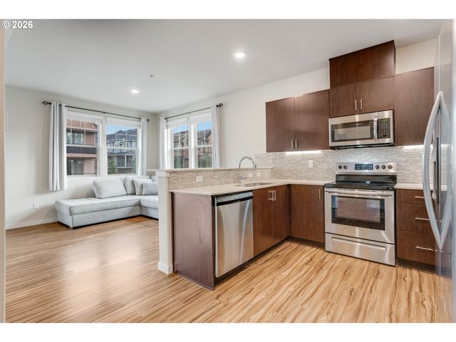 17124 Sw APPLEDALE Rd 401, Beaverton, OR 97007