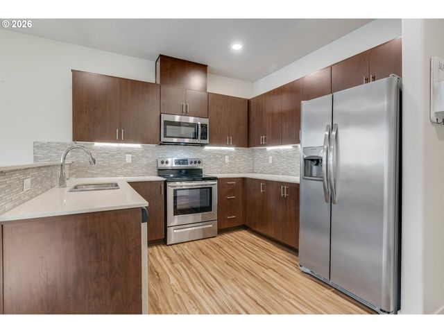 17124 Sw APPLEDALE Rd 401, Beaverton, OR 97007