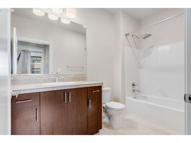 17124 Sw APPLEDALE Rd 401, Beaverton, OR 97007