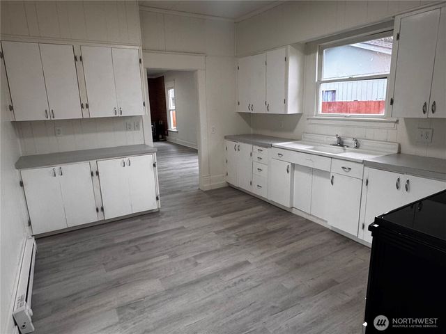 517 Water Street, South Bend, WA 98586