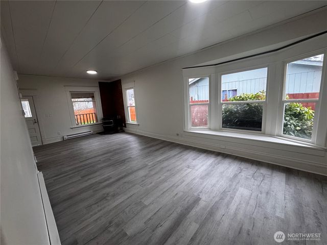 517 Water Street, South Bend, WA 98586