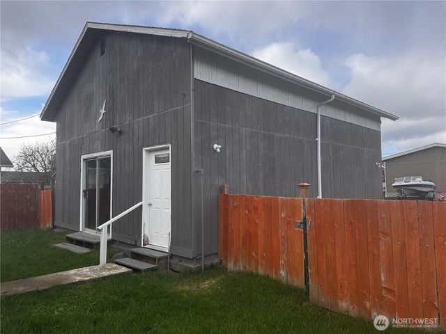 517 Water Street, South Bend, WA 98586