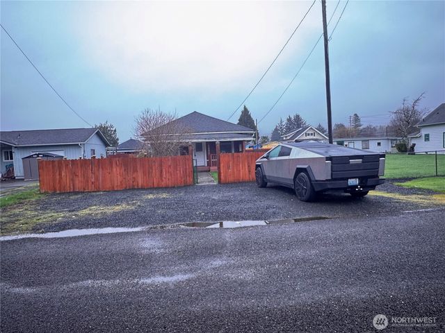 517 Water Street, South Bend, WA 98586