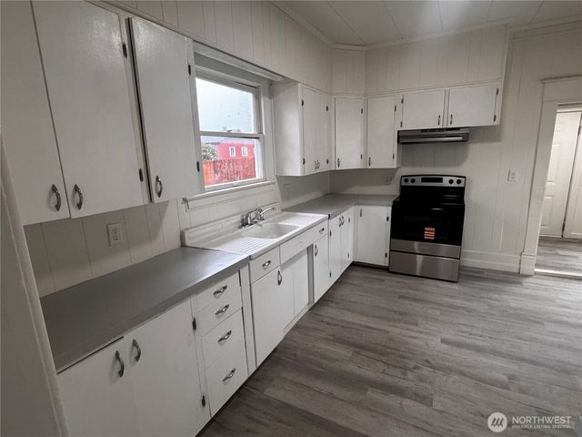 517 Water Street, South Bend, WA 98586