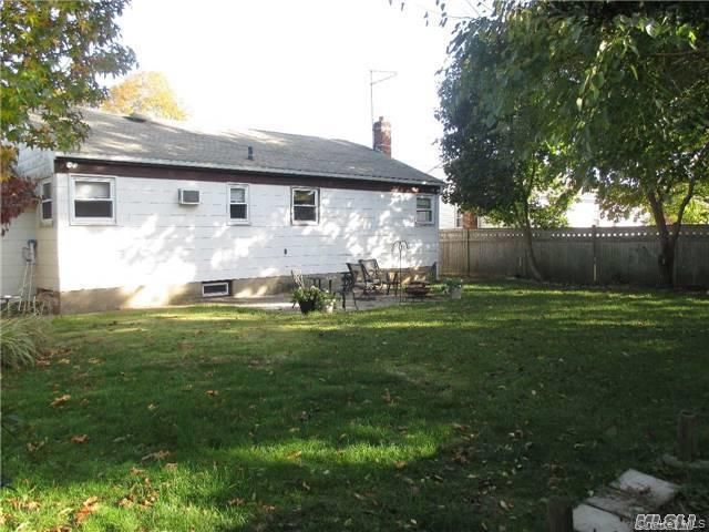 31 Evelyn Lane, Syosset, NY 11791