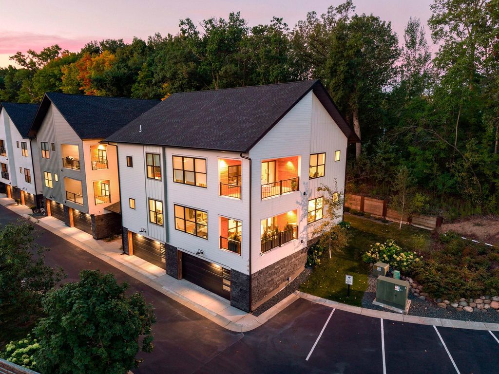 5734 Shady Oak Road 11, Minnetonka, MN 55343 — exterior