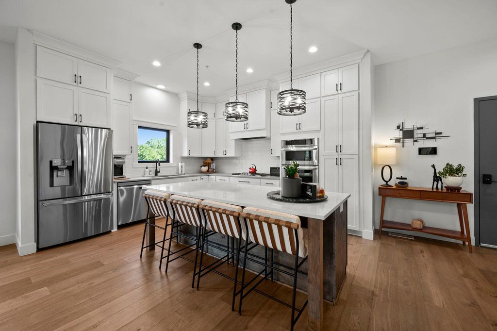 5734 Shady Oak Road 11, Minnetonka, MN 55343 — photo 4
