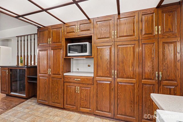 2525 S 8 Mile Road, Auburn, MI 48611