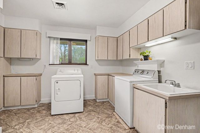 2525 S 8 Mile Road, Auburn, MI 48611
