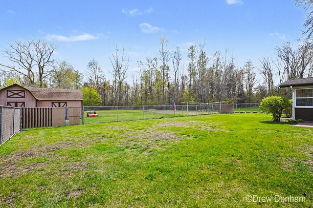 2525 S 8 Mile Road, Auburn, MI 48611