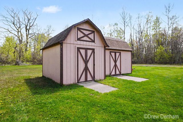 2525 S 8 Mile Road, Auburn, MI 48611