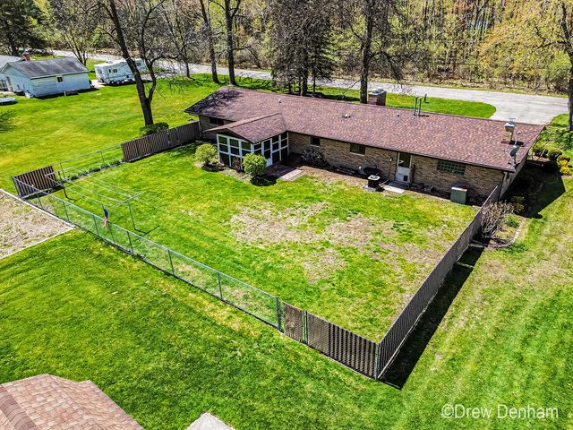 2525 S 8 Mile Road, Auburn, MI 48611