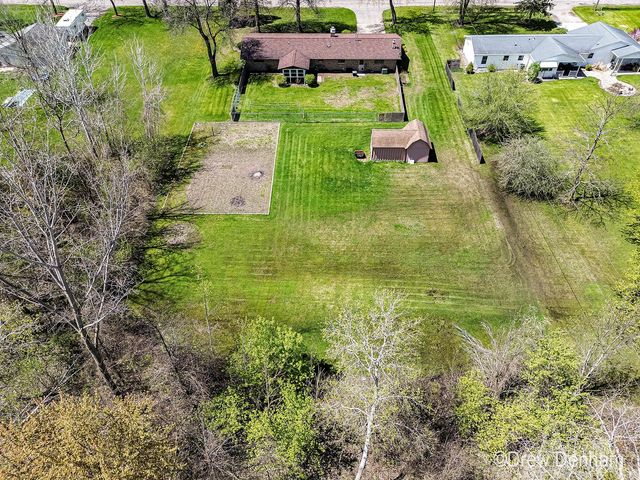 2525 S 8 Mile Road, Auburn, MI 48611