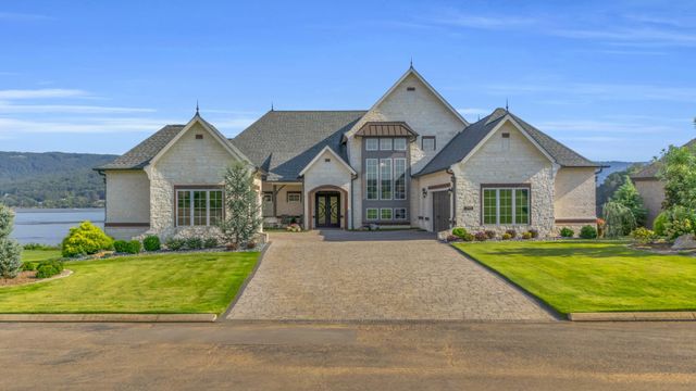 290 Edgewater Way, Jasper, TN 37347