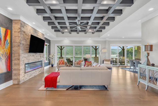 290 Edgewater Way, Jasper, TN 37347