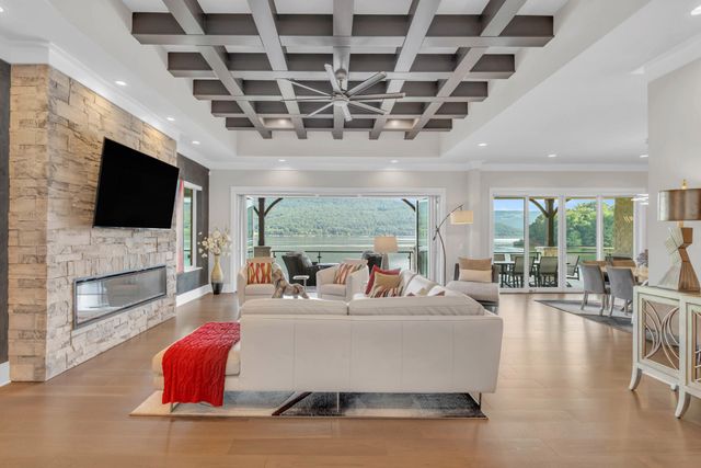 290 Edgewater Way, Jasper, TN 37347