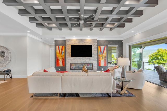 290 Edgewater Way, Jasper, TN 37347