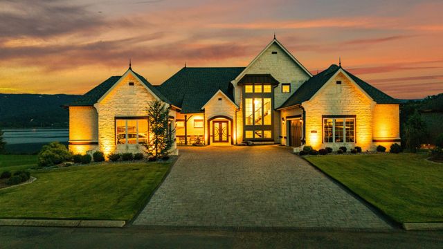 290 Edgewater Way, Jasper, TN 37347