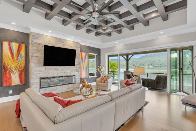 290 Edgewater Way, Jasper, TN 37347