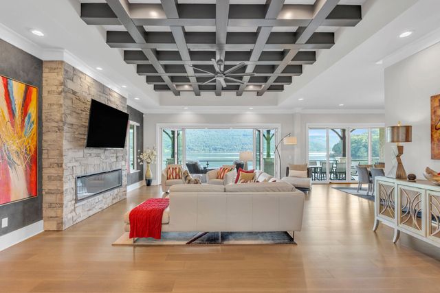 290 Edgewater Way, Jasper, TN 37347