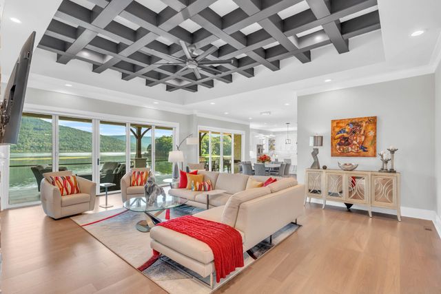 290 Edgewater Way, Jasper, TN 37347