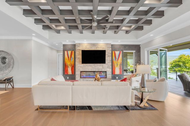 290 Edgewater Way, Jasper, TN 37347