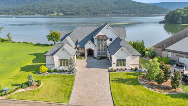 290 Edgewater Way, Jasper, TN 37347