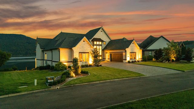 290 Edgewater Way, Jasper, TN 37347