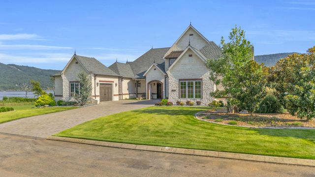 290 Edgewater Way, Jasper, TN 37347