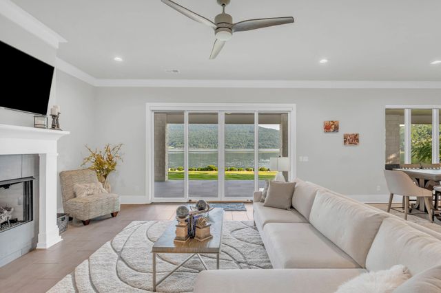 290 Edgewater Way, Jasper, TN 37347