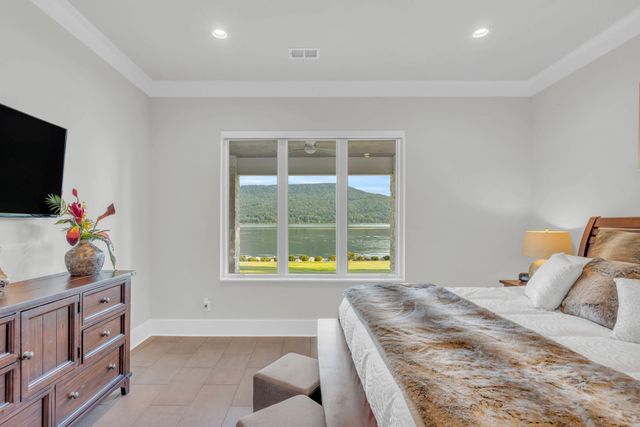 290 Edgewater Way, Jasper, TN 37347