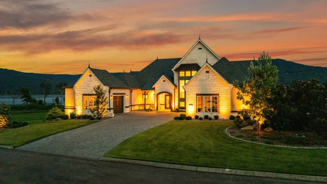 290 Edgewater Way, Jasper, TN 37347