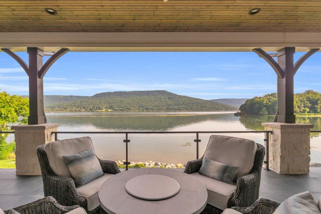 290 Edgewater Way, Jasper, TN 37347