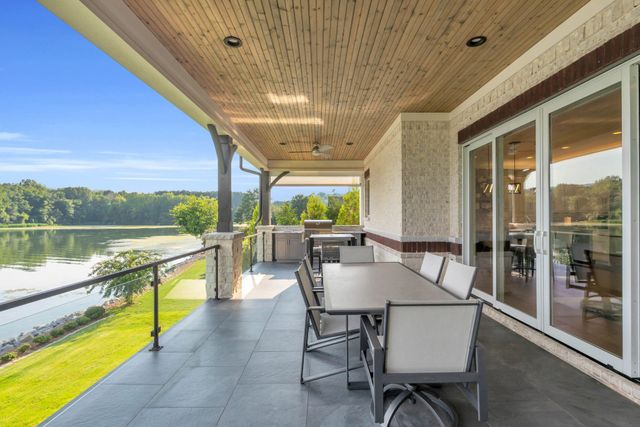 290 Edgewater Way, Jasper, TN 37347