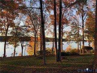 5601 Promontory Pointe Rd, Midlothian, VA 23112