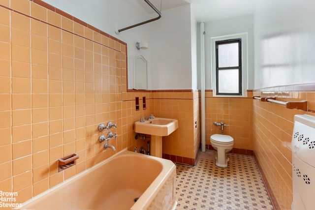 3520 73rd St Apt 6O, New York City, NY 11372