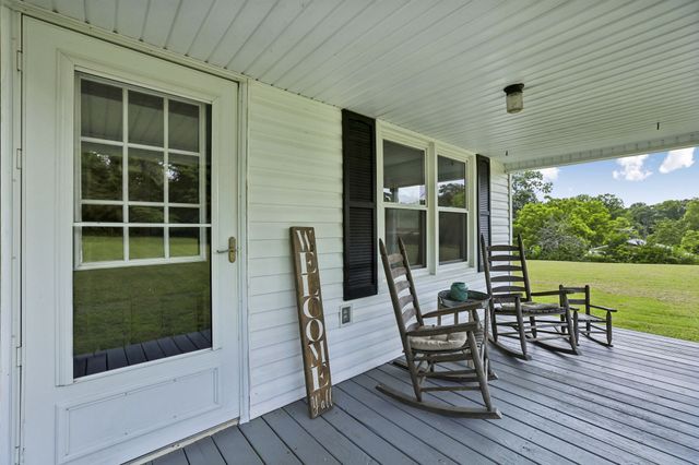 2420 Hawkersmith Rd, Manchester, TN 37355