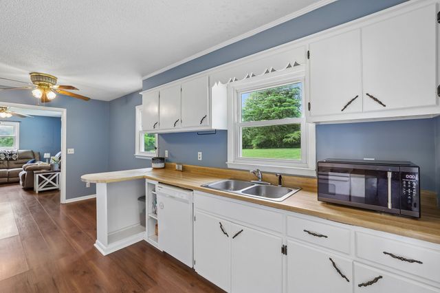 2420 Hawkersmith Rd, Manchester, TN 37355