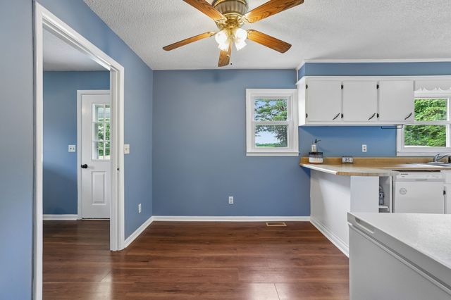 2420 Hawkersmith Rd, Manchester, TN 37355