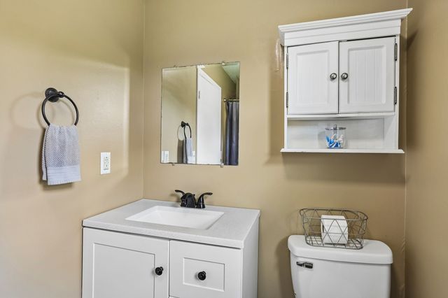 2420 Hawkersmith Rd, Manchester, TN 37355